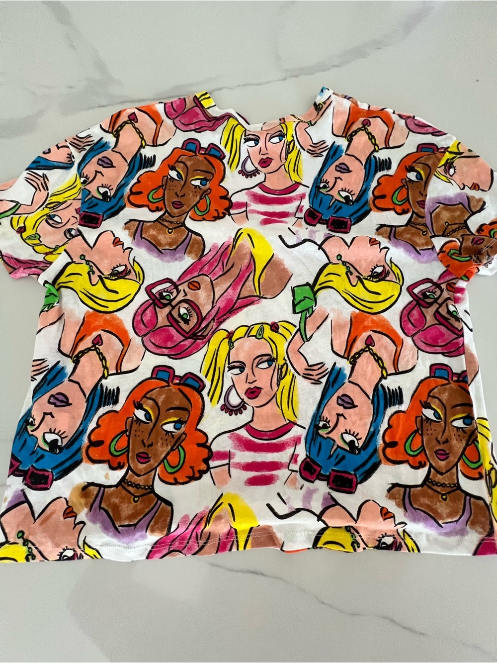 Zara Multi-Color Illustrated Women Faces Short Sleeve Tee. Size Small